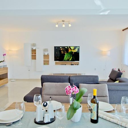 Apartment Karolina - Green Oasis Pula Exterior photo