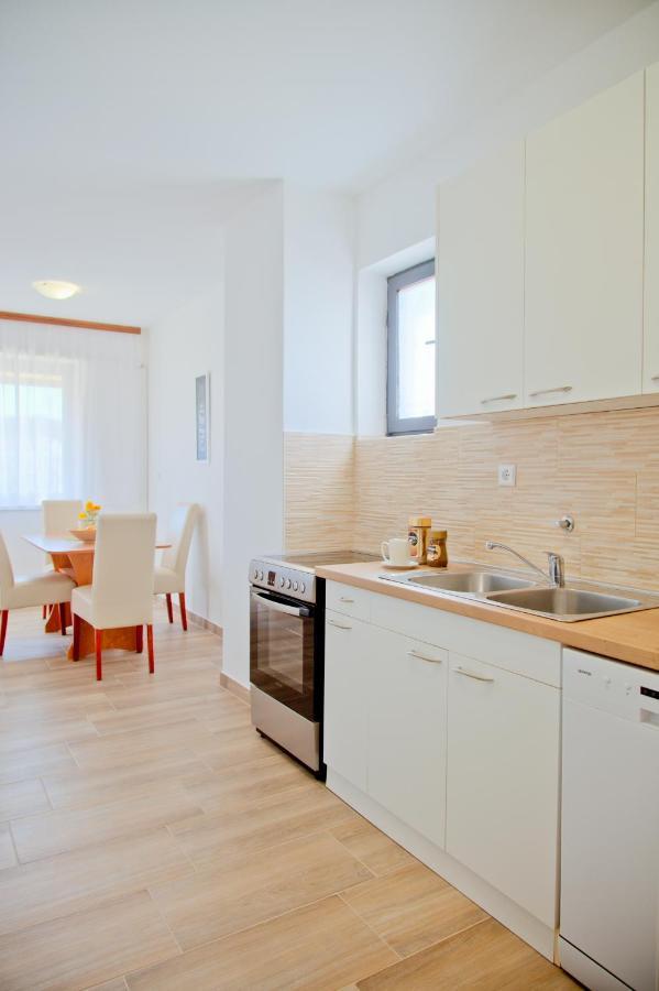 Apartment Karolina - Green Oasis Pula Exterior photo