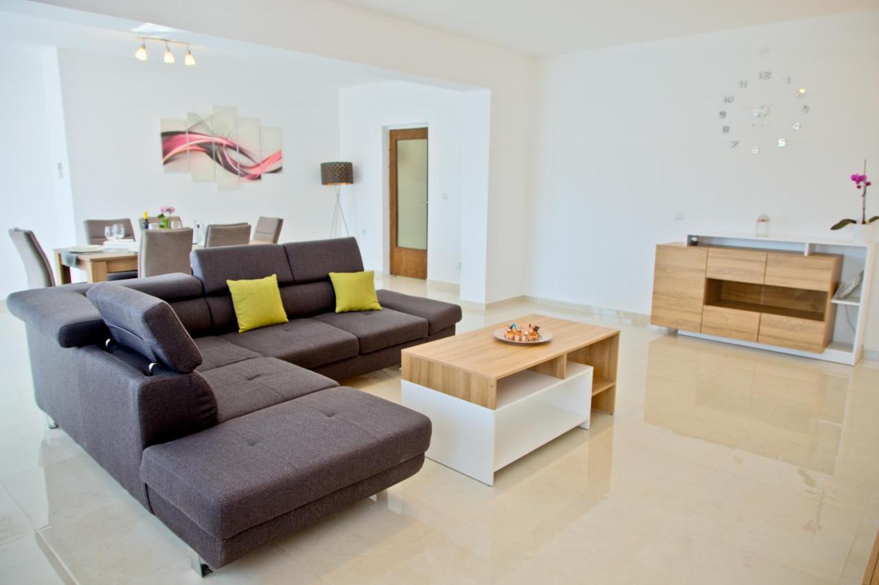Apartment Karolina - Green Oasis Pula Exterior photo