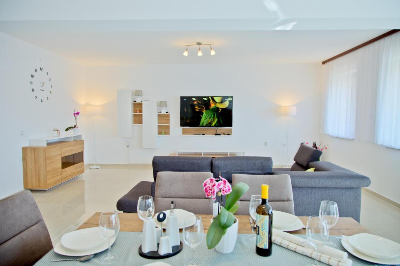 Apartment Karolina - Green Oasis Pula Exterior photo