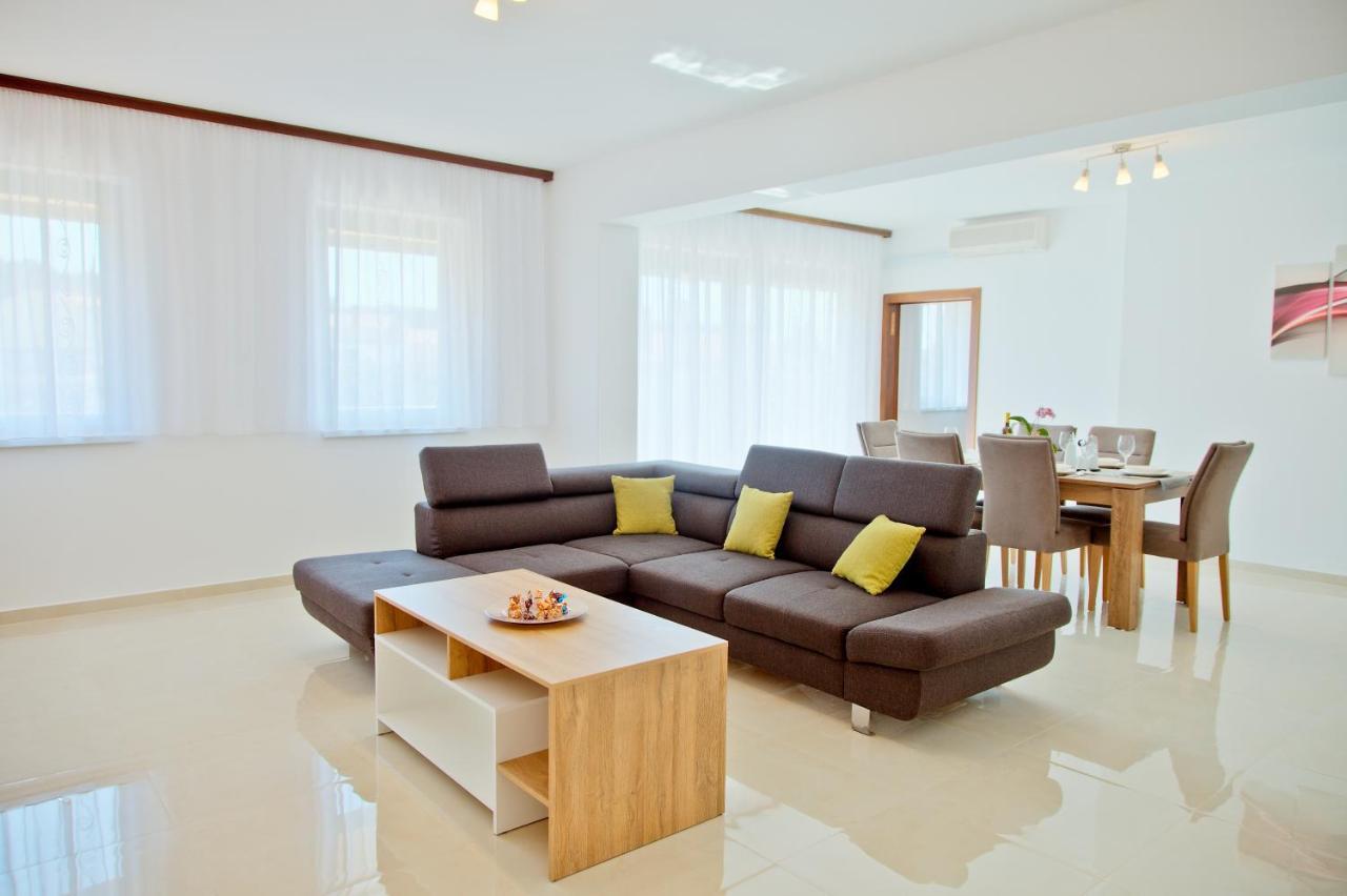 Apartment Karolina - Green Oasis Pula Exterior photo